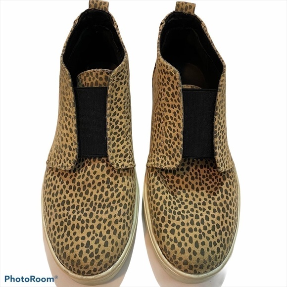 Universal Threads Lilian Leopard print sneakers - Picture 3 of 10